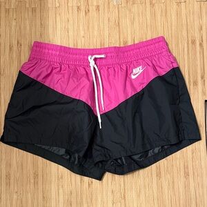 Nike women’s no liner shorts large